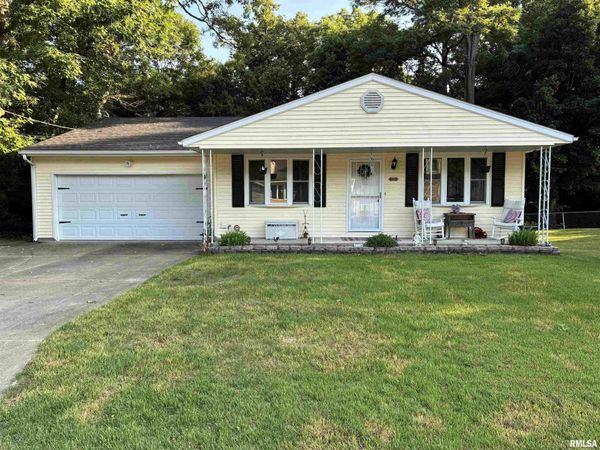 126 W FOREST Place, East Peoria, IL 61611