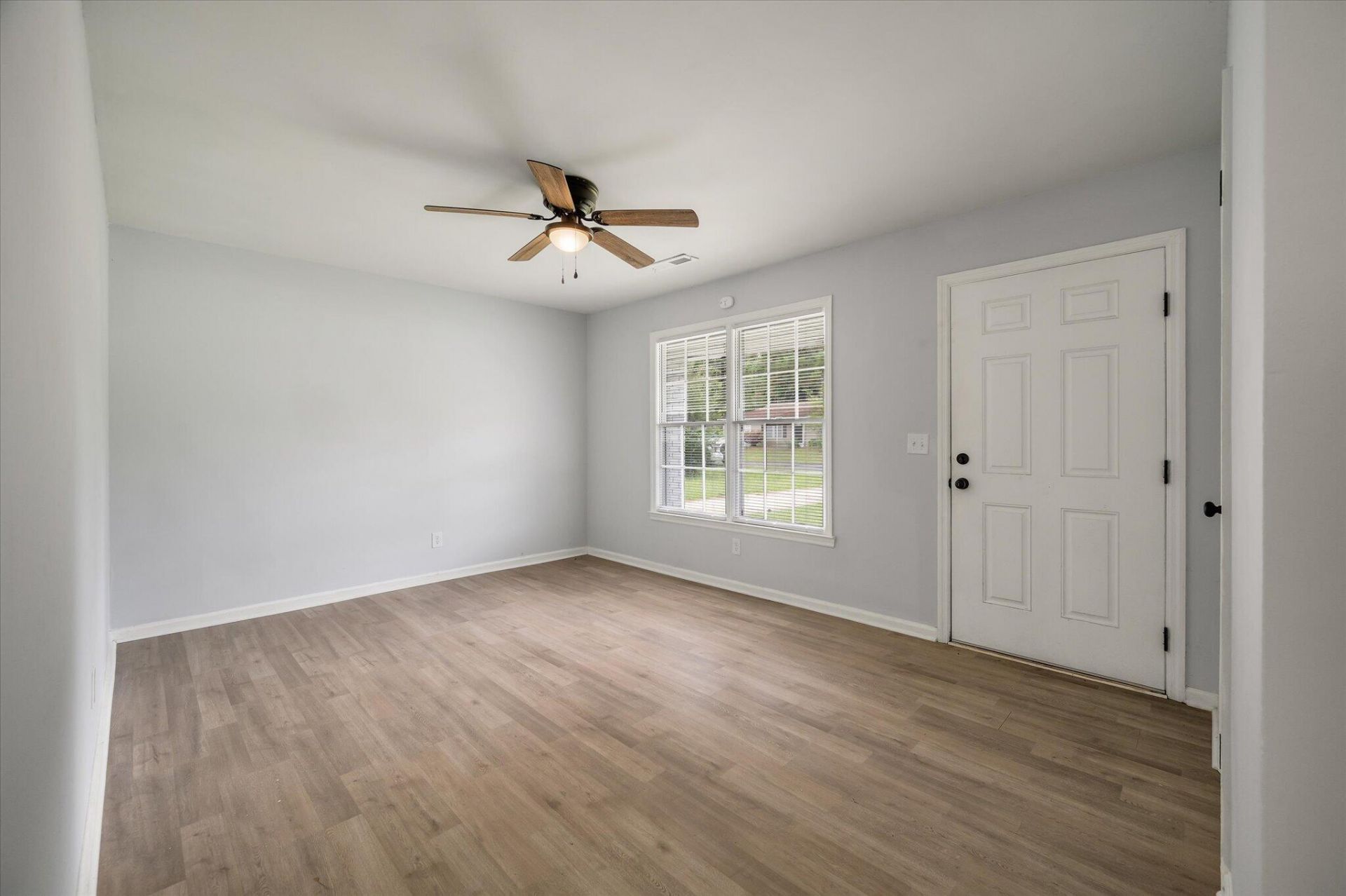 4494 Hardwood Street Photo 6