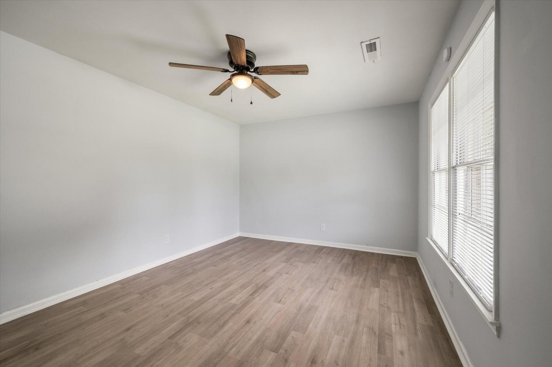 4494 Hardwood Street Photo 9