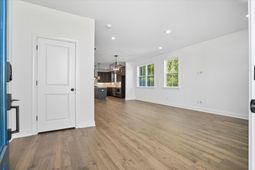 536 Hayes Park Boulevard photo 4
