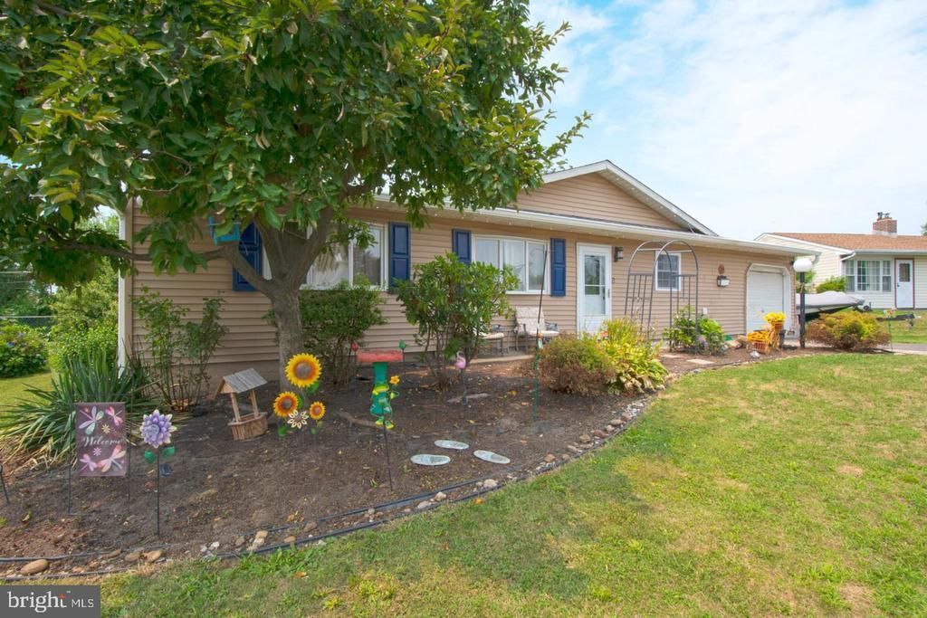 56 GRIDIRON ROAD , LEVITTOWN, PA 19057