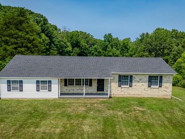 1401 FLINT HILL ROAD, COOPERSBURG, PA 18036