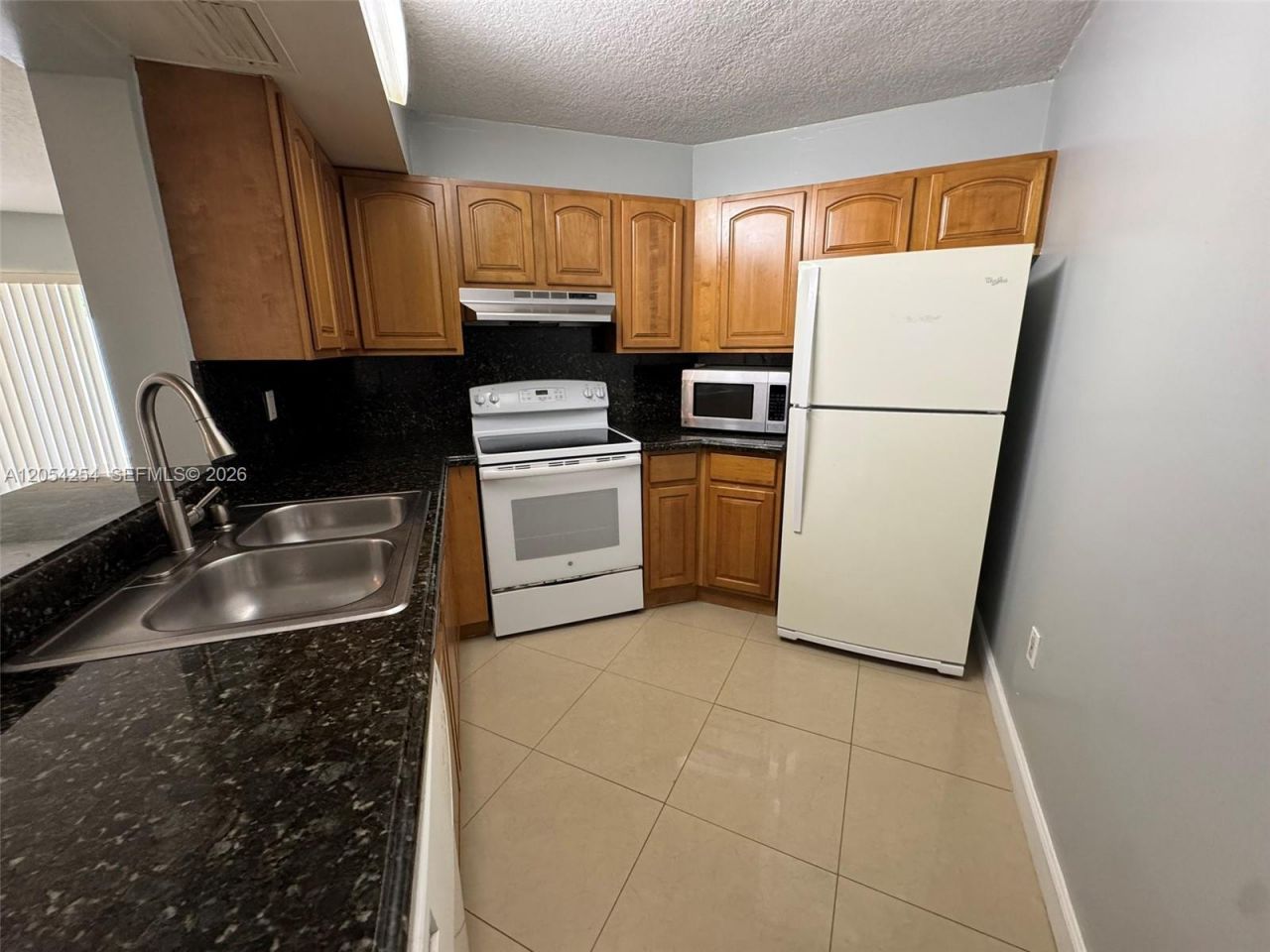 9711 Fontainebleau Blvd, Unit D106, Miami, FL 33172 Photo