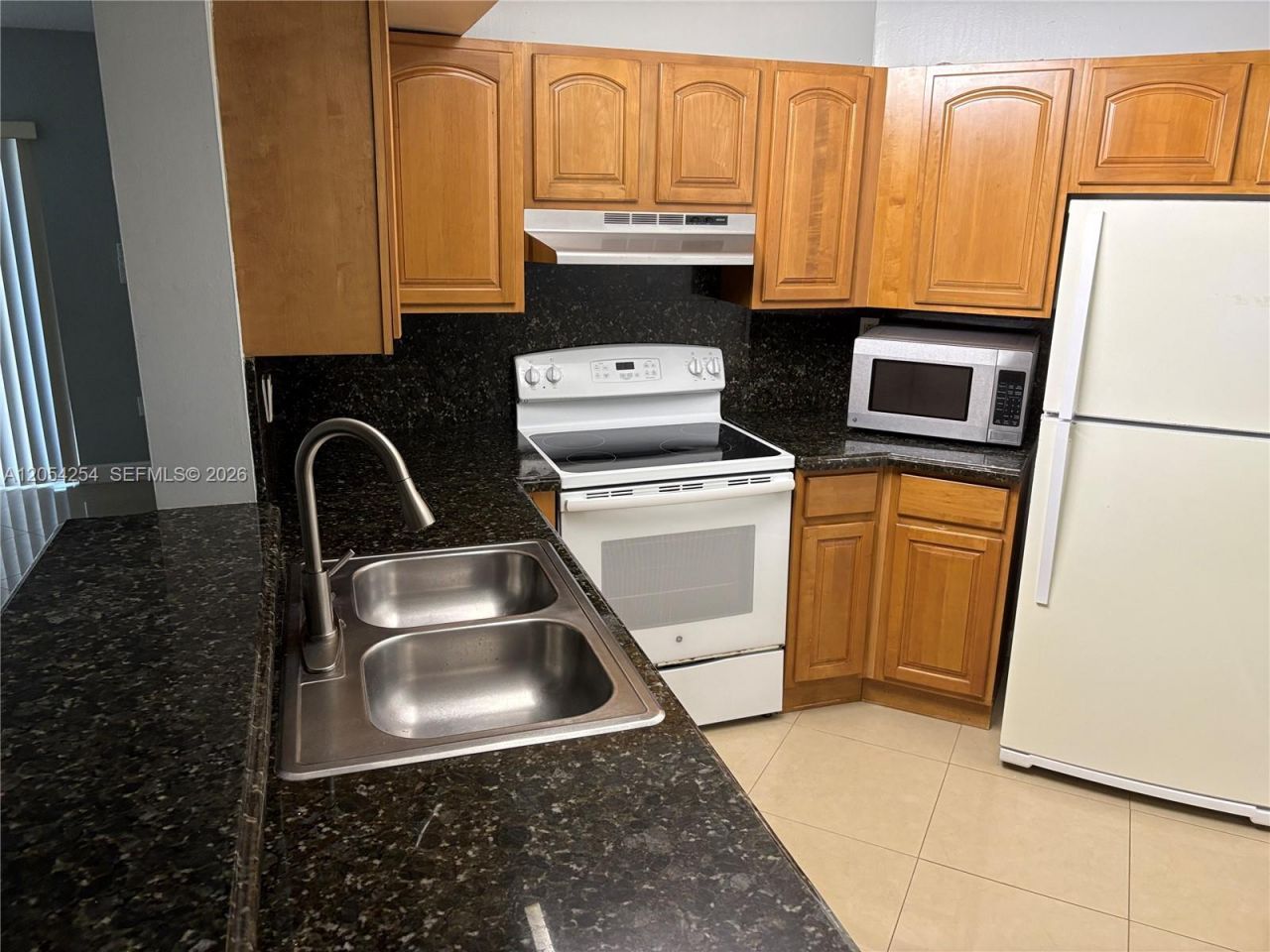 9711 Fontainebleau Blvd, Unit D106, Miami, FL 33172 Photo