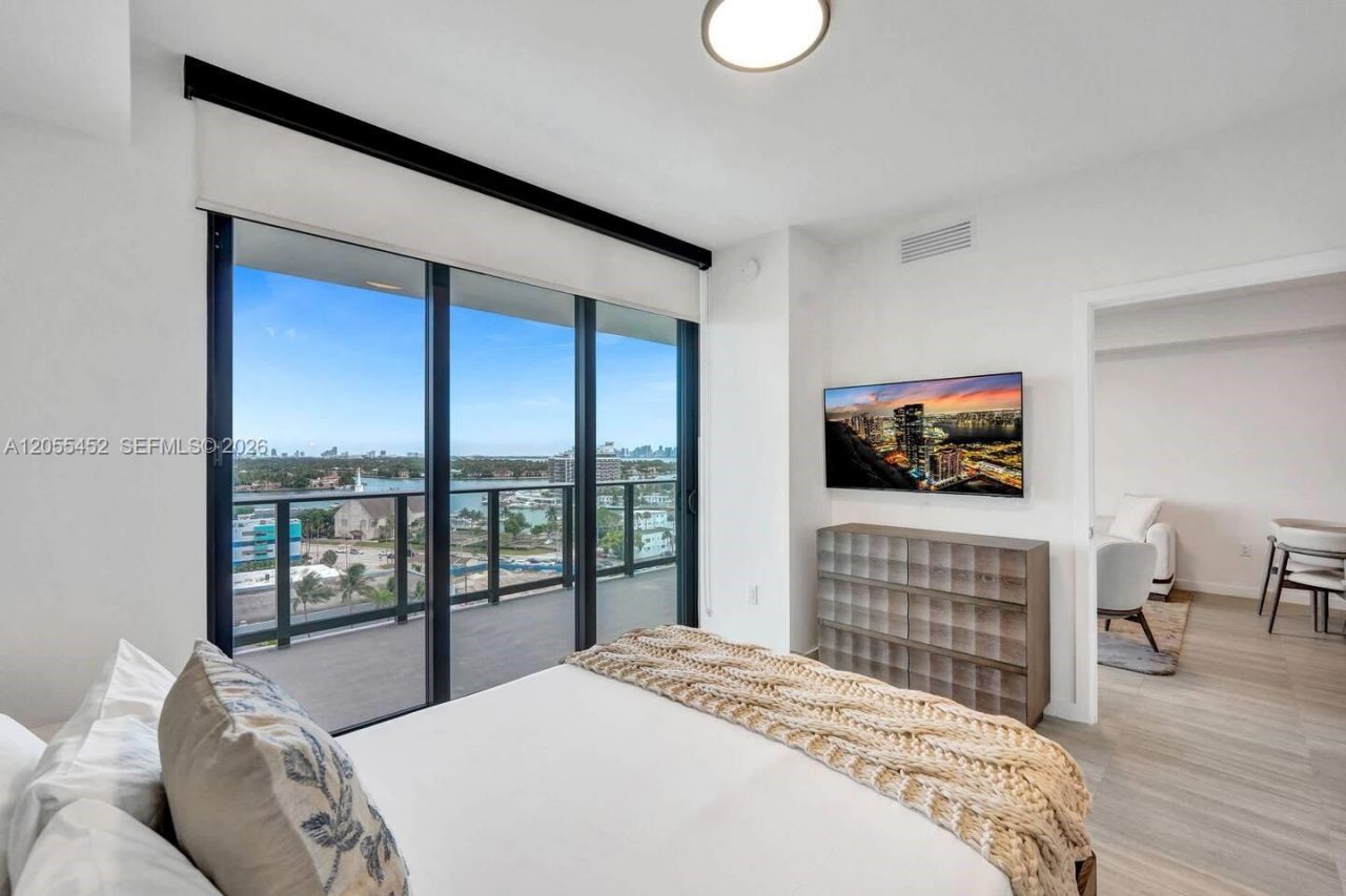 580 72nd , Unit 1004, Miami Beach, FL 33141 Photo
