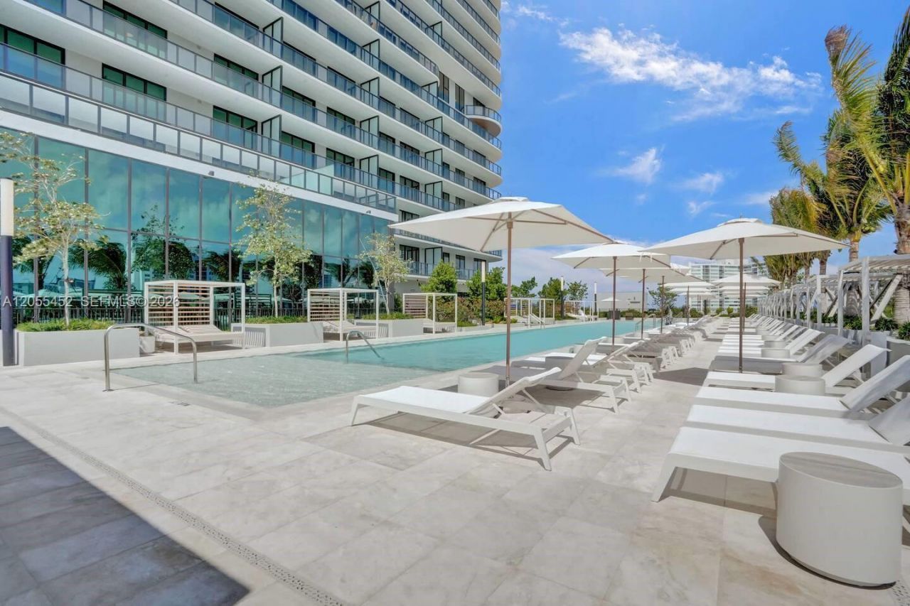 580 72nd , Unit 1004, Miami Beach, FL 33141 Photo