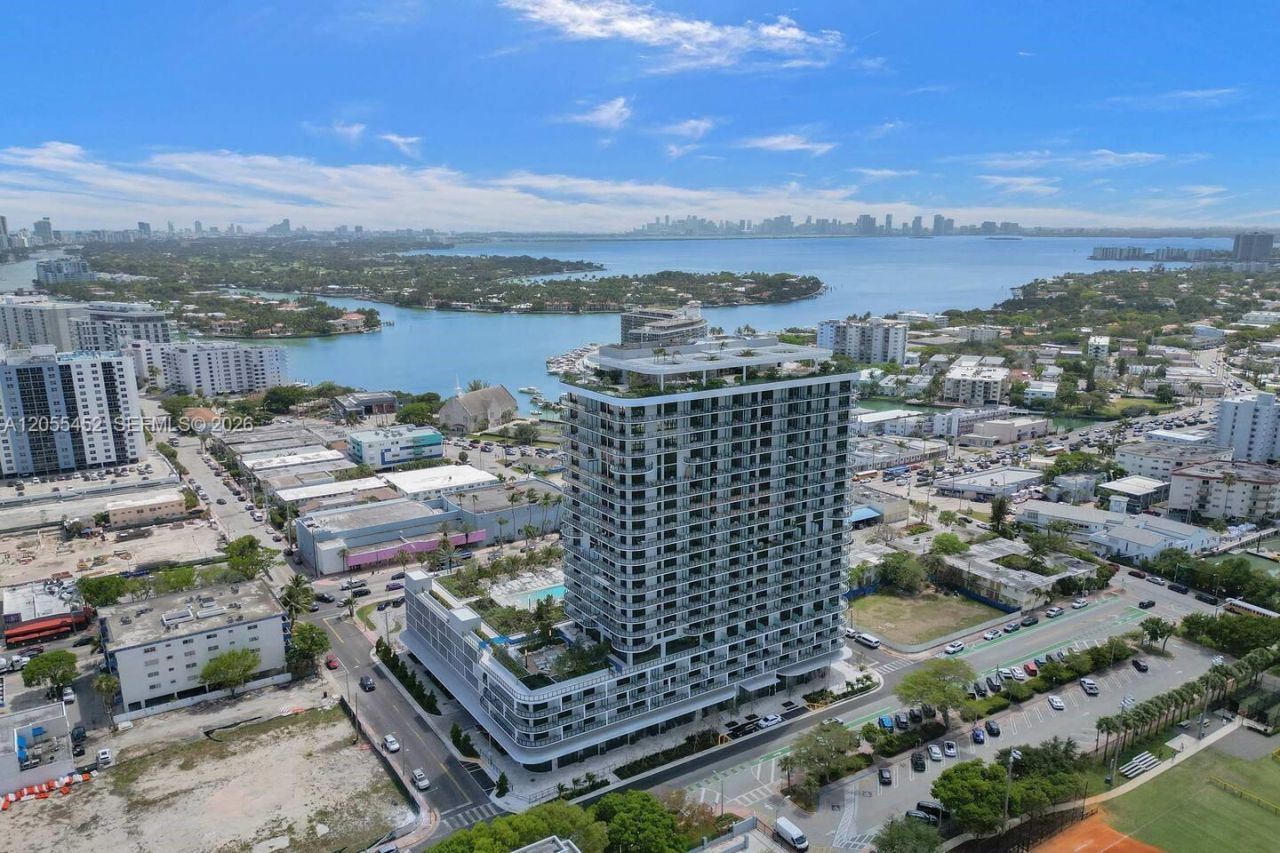 580 72nd , Unit 1004, Miami Beach, FL 33141 Photo