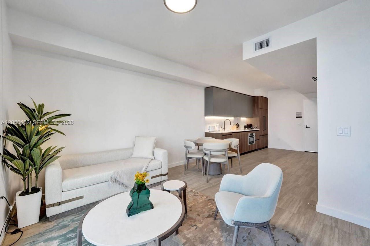 580 72nd , Unit 1004, Miami Beach, FL 33141 Photo