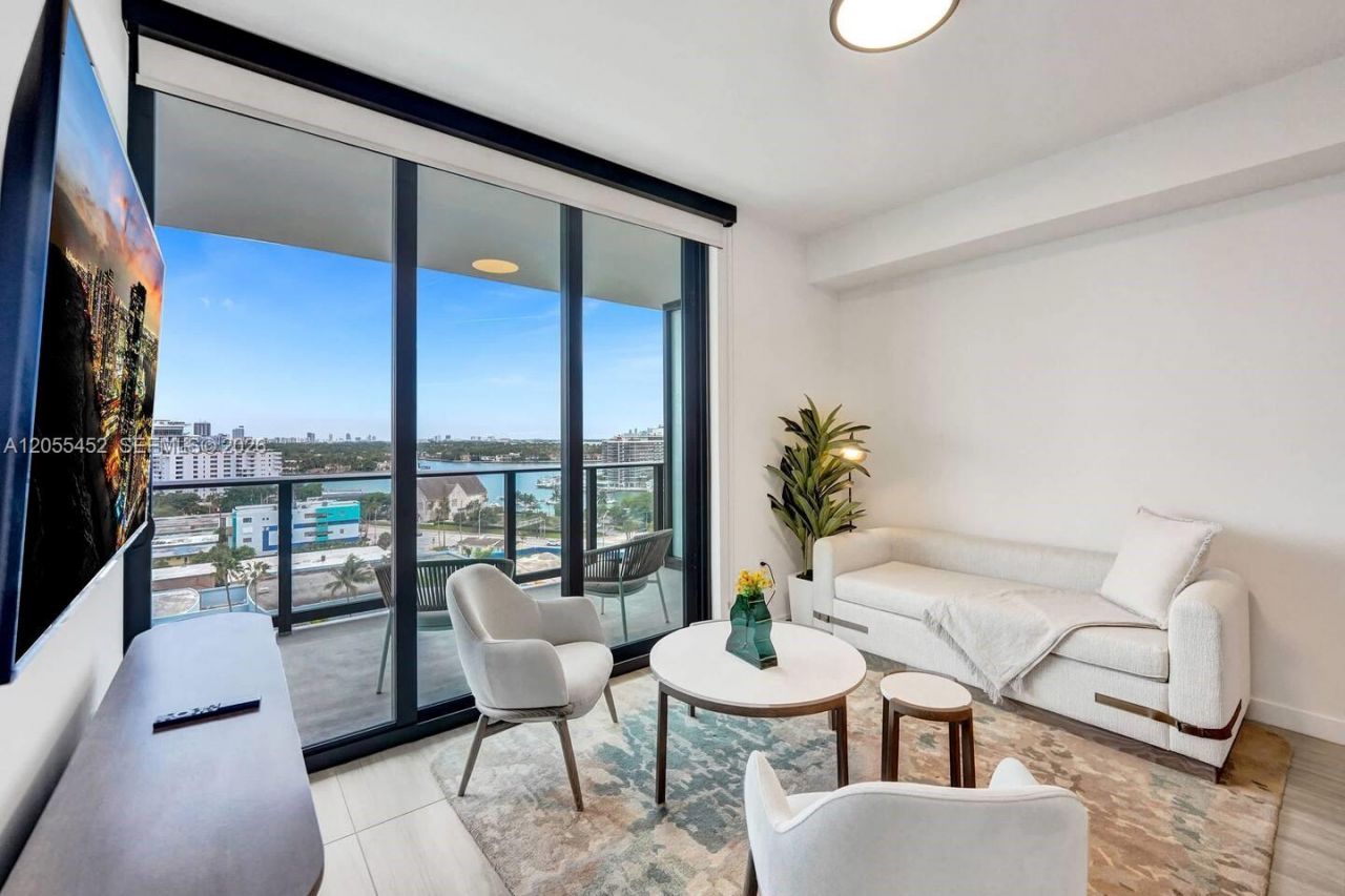 580 72nd , Unit 1004, Miami Beach, FL 33141 Photo
