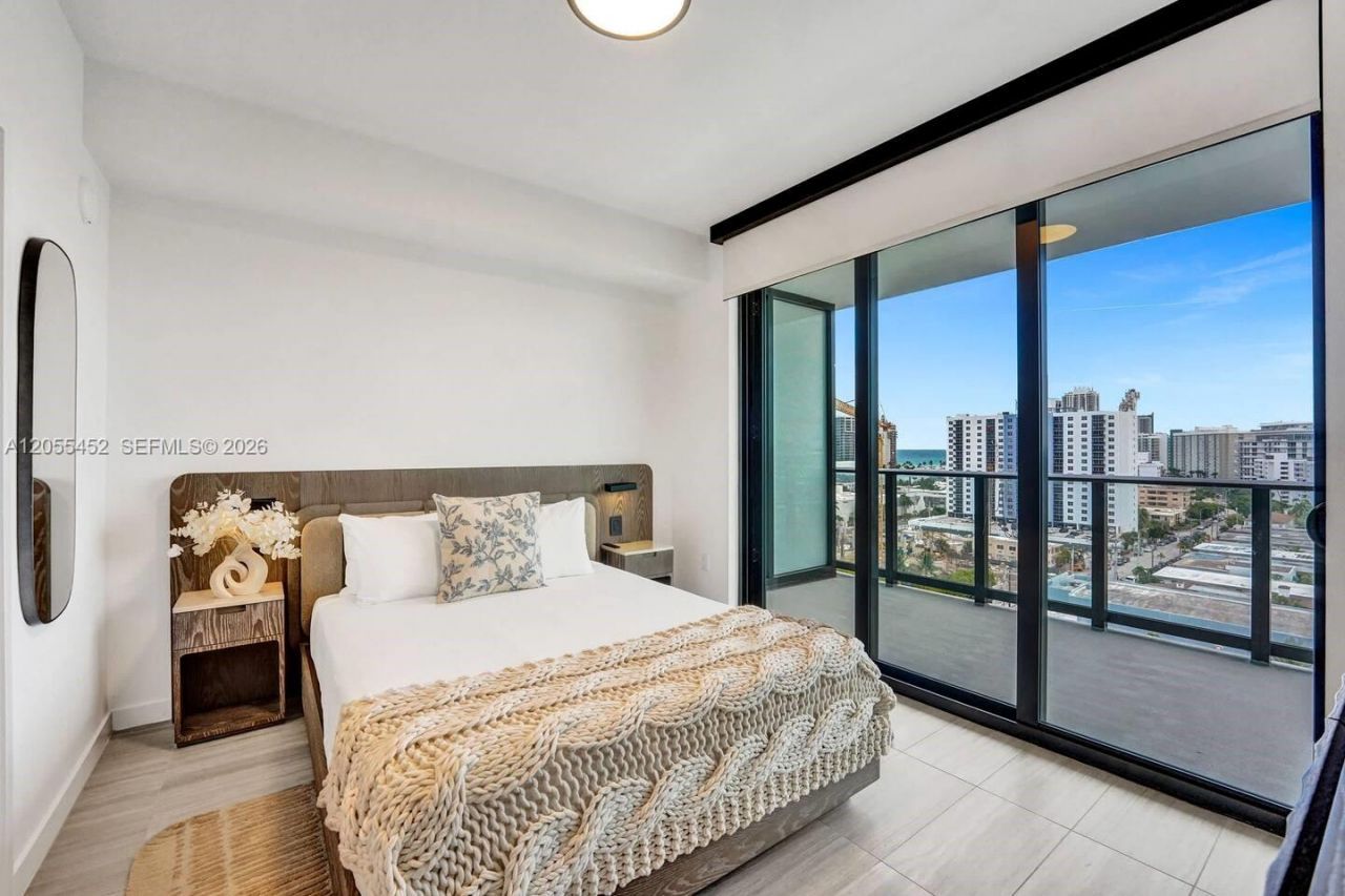 580 72nd , Unit 1004, Miami Beach, FL 33141 Photo