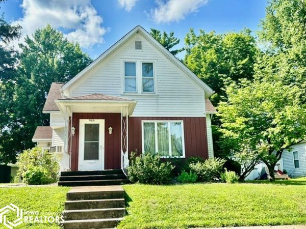 905 ASH Street, Burlington, IA 52601