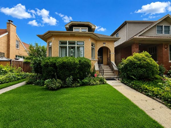 5829 N Mobile Avenue , Chicago, IL 60646