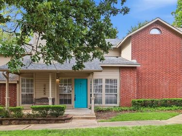 1454 Meadowood Village Drive, Fort Worth, TX 76120