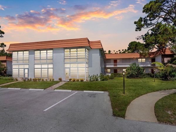 2600 SE OCEAN Boulevard, Unit DD-8, Stuart, FL 34996