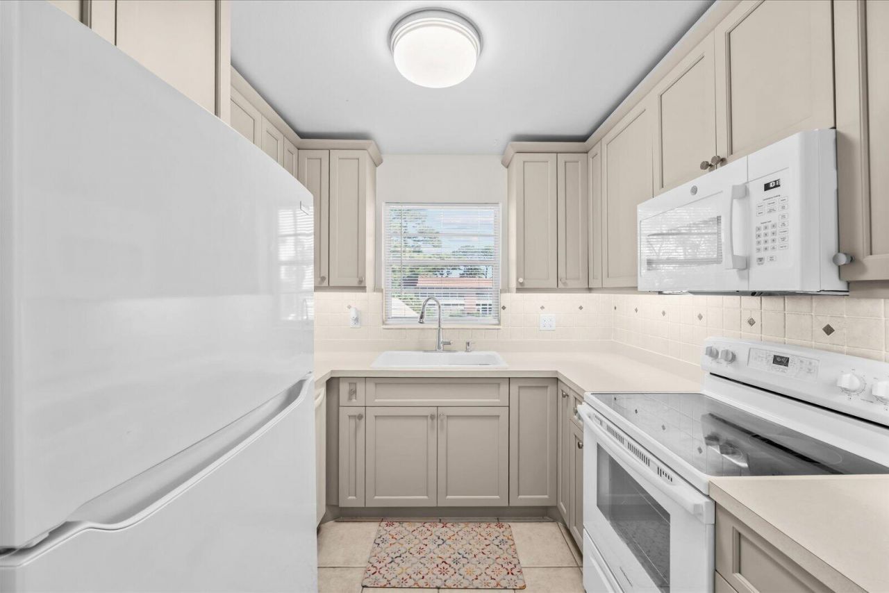 2600 SE Ocean Boulevard, Unit DD-8, Stuart, FL 34996 Photo