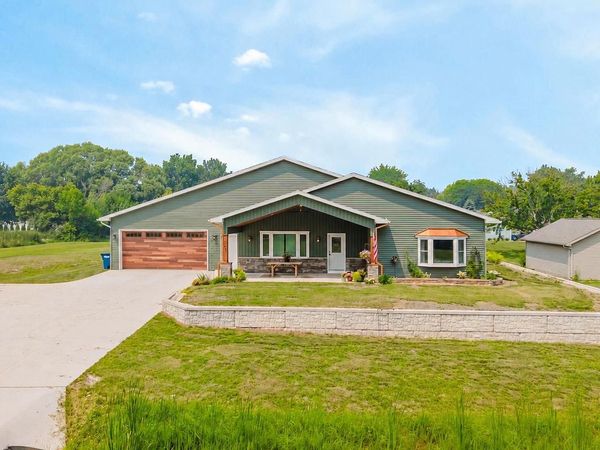 661 E RIVER DRIVE, Omro, WI 54963