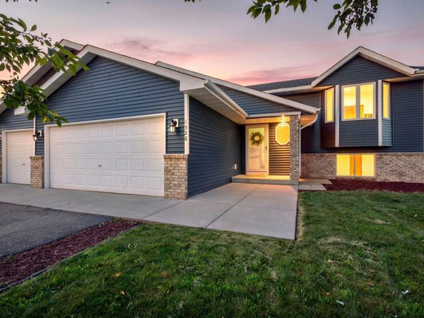 1528 Homestead Street , Shakopee, MN 55379