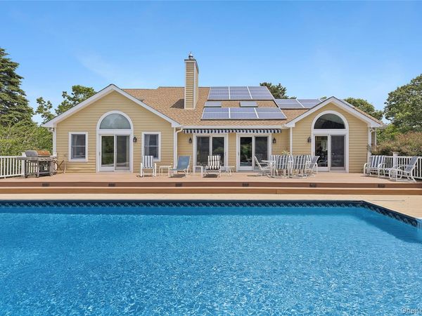 3 Chivas Court, Southampton, NY 11968