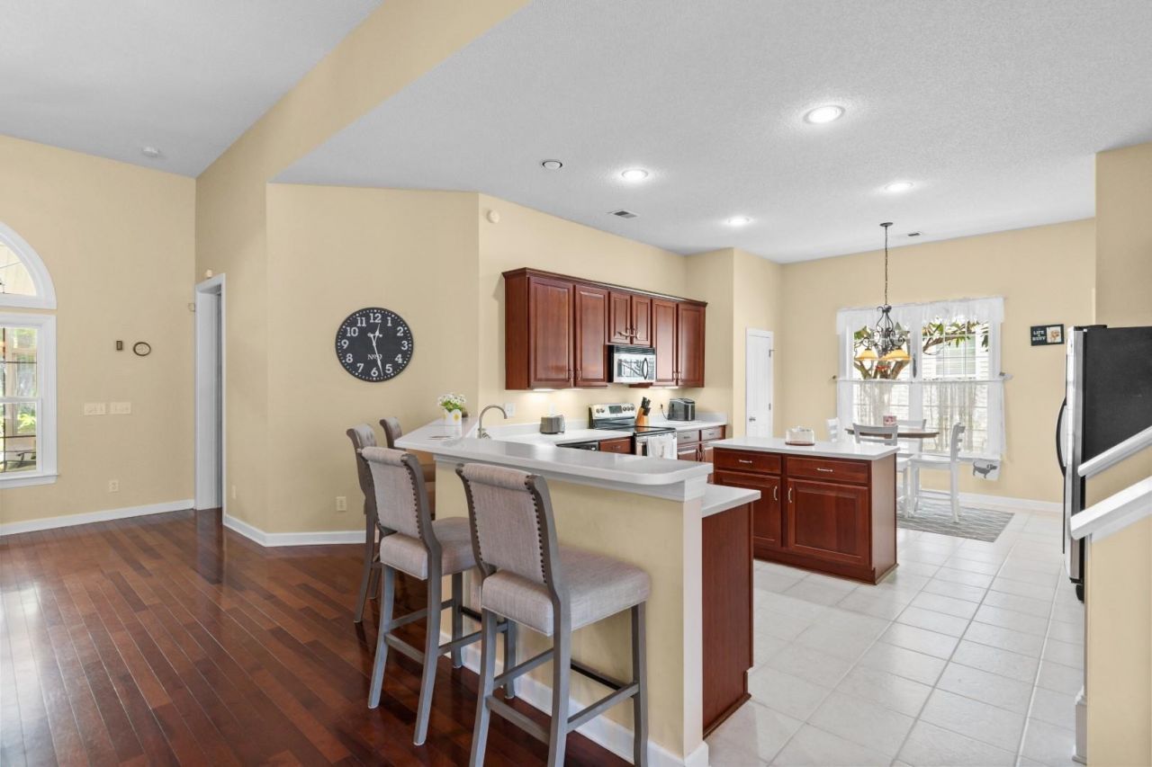 6371 Longwood Dr. Photo 4