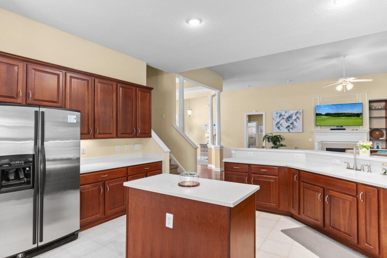 6371 Longwood Dr. Photo 9