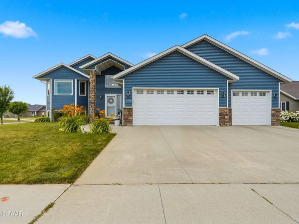2450 41ST Avenue S, Grand Forks, ND 58201