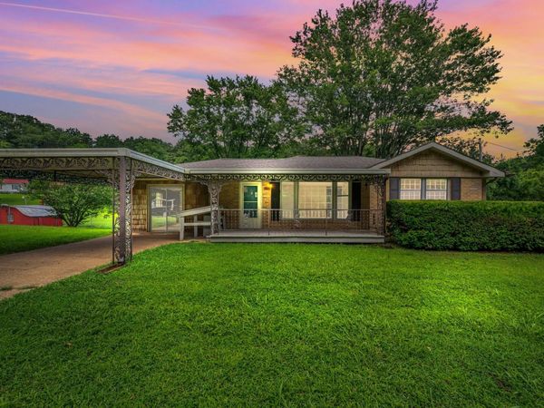 122 Tracy Academy St, Charlotte, TN 37036
