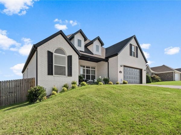 6048 W Quinn Street, Fayetteville, AR 72704