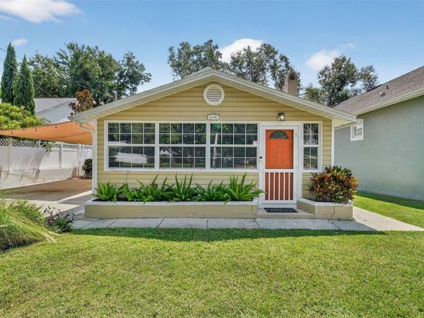 418 E 10TH AVENUE , MOUNT DORA, FL 32757
