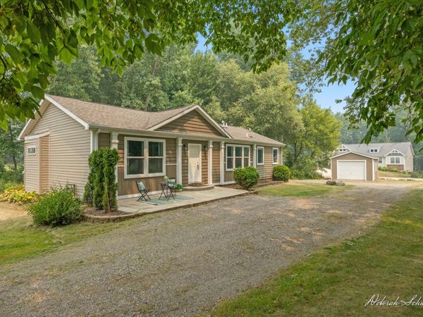 9686 10 Mile Road NE, Rockford, MI 49341