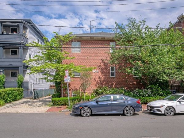 104 Trowbridge St, Unit 4, Cambridge, MA 02138
