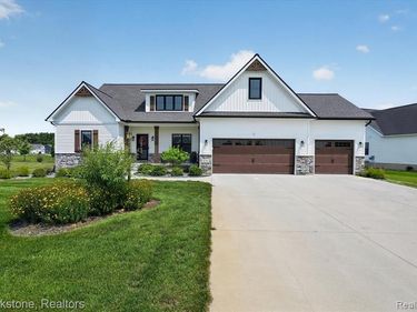 9830 Loretta Lane, Green Oak Twp, MI 48178