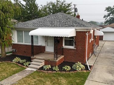 18536 Holland Avenue, Eastpointe, MI 48021