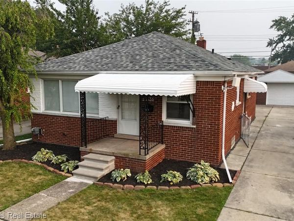 18536 Holland Avenue, Eastpointe, MI 48021