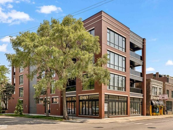 3207 N Lawndale Avenue , Unit 202, Chicago, IL 60618