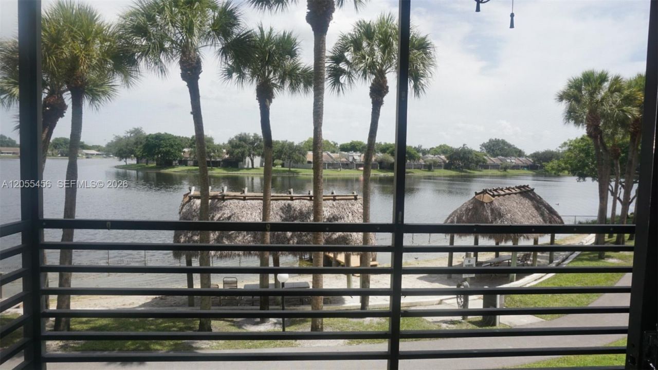 1100 Colony Point Cir , Unit 206, Pembroke Pines, FL 33026 Photo