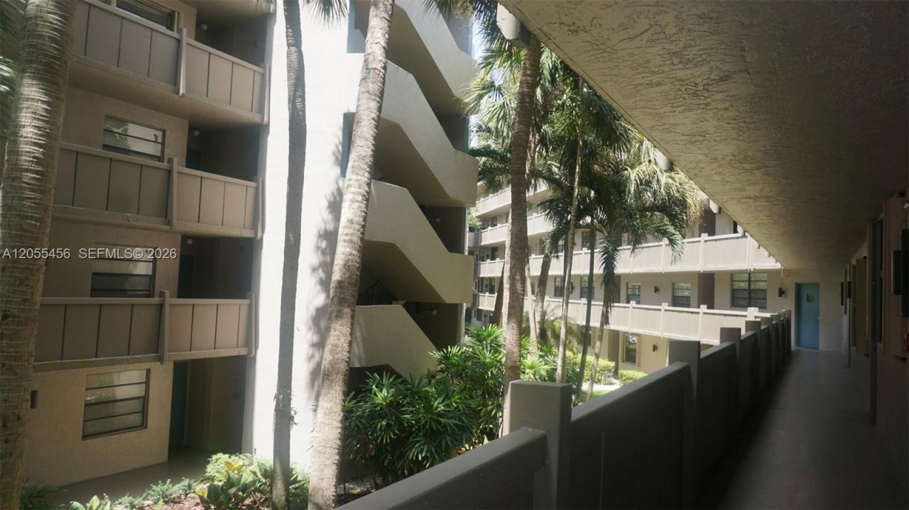 1100 Colony Point Cir , Unit 206, Pembroke Pines, FL 33026 Photo