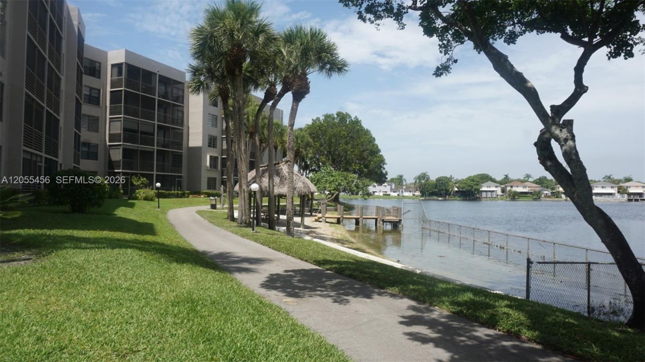 1100 Colony Point Cir , Unit 206, Pembroke Pines, FL 33026 Photo