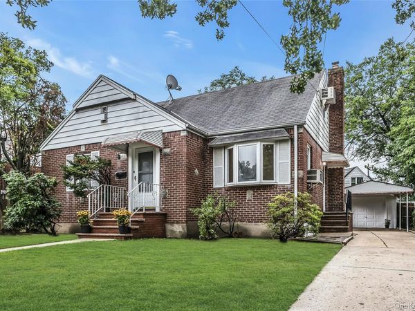 5 Sobro Avenue, Valley Stream, NY 11580
