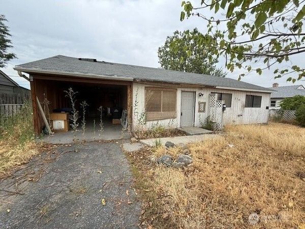 710 S Hawthorne Drive, Moses Lake, WA 98837