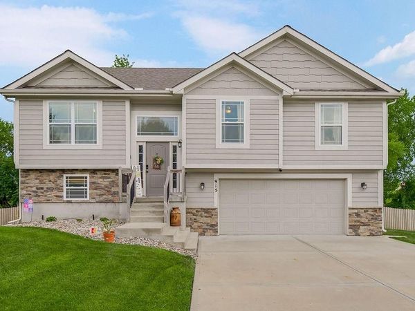 915 W 7th Avenue, Kearney, MO 64060