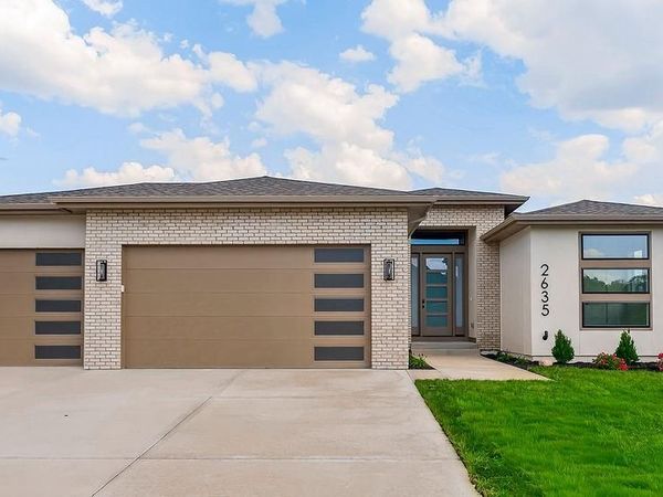 2635 SW Tracker Lane, Lee's Summit, MO 64082