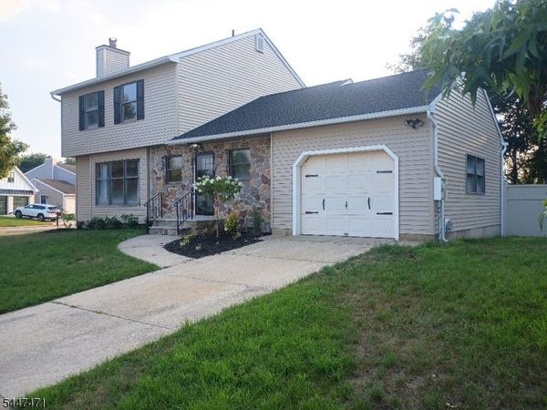 2 Boothbay Dr, Lower, NJ 08204