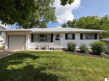 6710 Hartman Avenue, Omaha, NE 68104