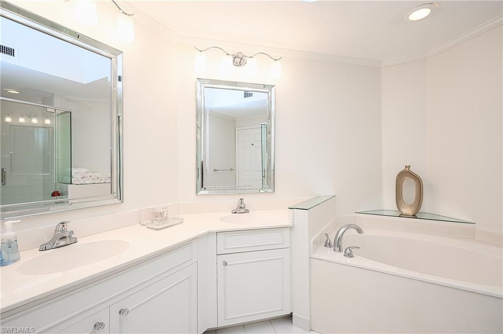 900 L Ambiance Cir, Unit 9-106, Naples, FL 34108 Photo