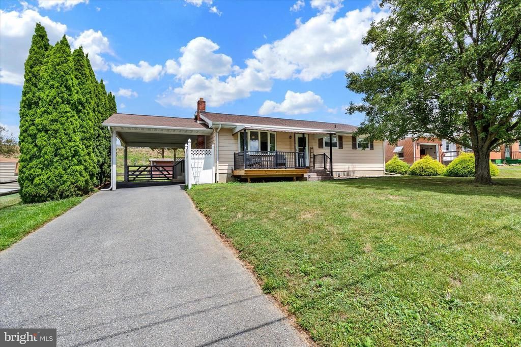 81 E COLLEGE AVENUE, WERNERSVILLE, PA 19565