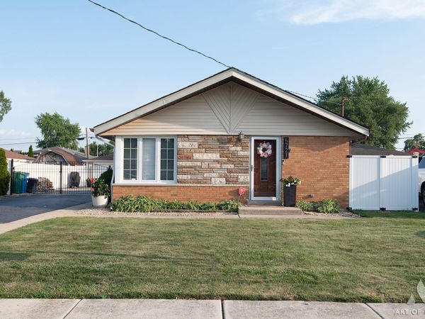 5721 W 83rd Place, Burbank, IL 60459