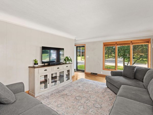 3937 Aurora Avenue , Des Moines, IA 50310