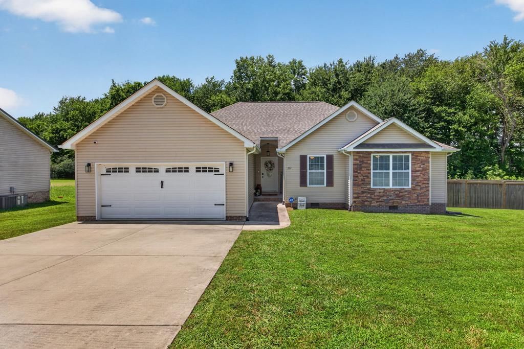 261 Derby Ln, Sparta, TN 38583 Main Photo
