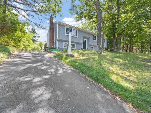 16 Pequot Ter, Plymouth, MA 02360
