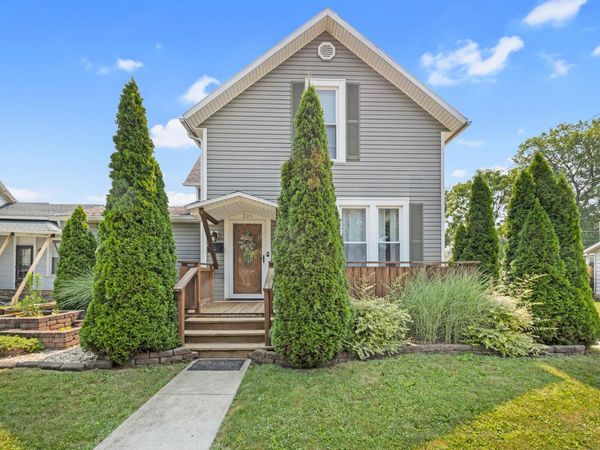 325 S Detroit Street , Bellefontaine, OH 43311